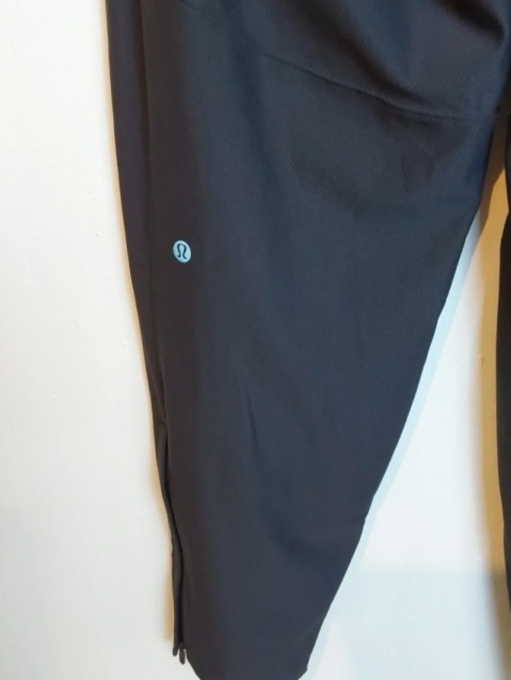 Lululemon| Black High Rise Joggers Zipper Features Comfort Sz.S